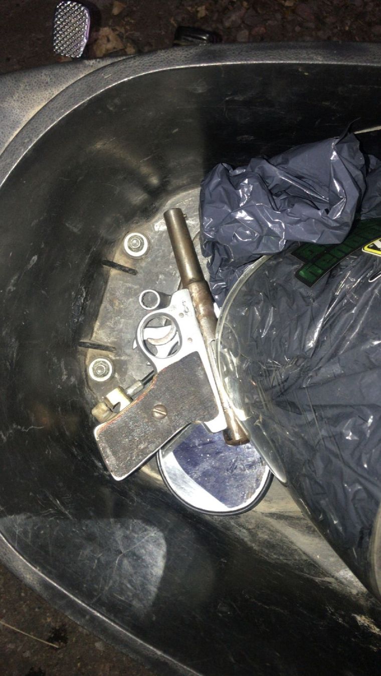 El menor llevaba una pistola en el asiento de su moto Foto: Ministerio de Seguridad de Mendoza