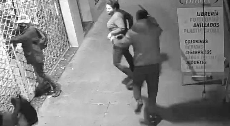 El inicio del asalto que terminó con un plomazo en el glúteo del hombre