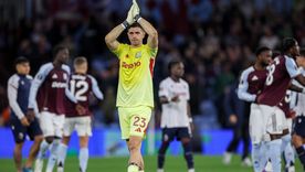 Dibu Martínez se lució con otra atajada inolvidable que le permitió a su equipo sostener el resultado y luego vencer agónicamente 4-3 a Sunderland.&nbsp;