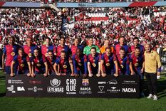 El plantel que presentó Barcelona en el Choque de Leyendas ante River en el Más Monumental.&nbsp;