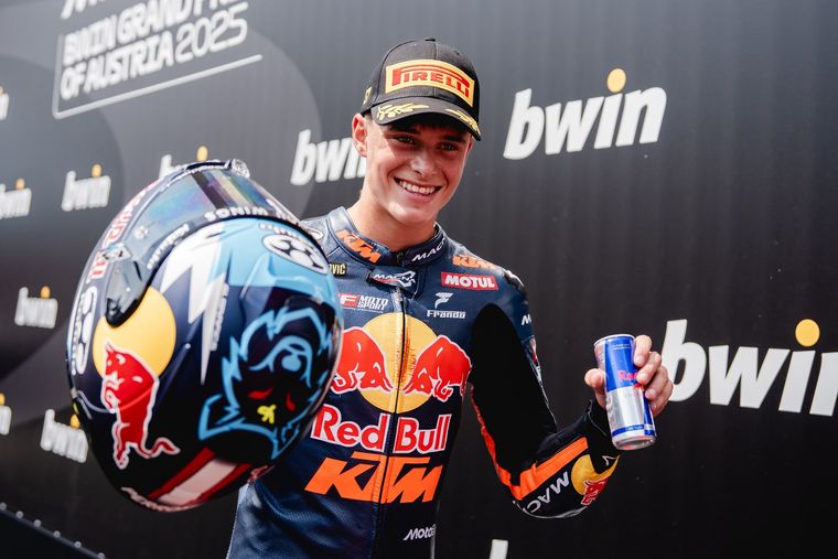 El joven piloto del equipo KTM Tech3 llega a esta fecha con 63 puntos que lo posicionan en la 13ª colocación del Campeonato de Pilotos. El joven piloto del equipo KTM Tech3 llega a esta fecha con 63 puntos que lo posicionan en la 13ª colocación del Campeonato de Pilotos.