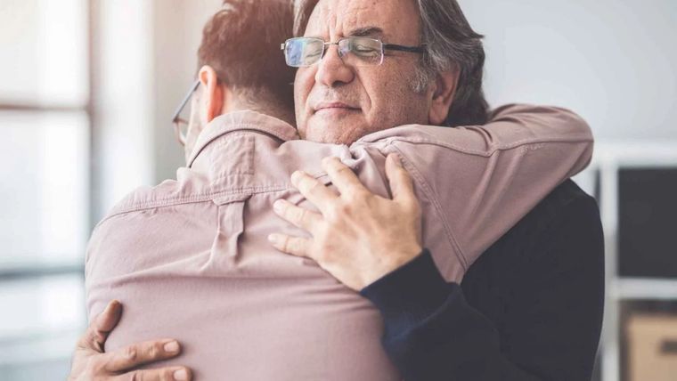 El abrazo es una herramienta psicológica que brinda alivio ante tensiones emocionales y ansiedad. Foto: MDZ