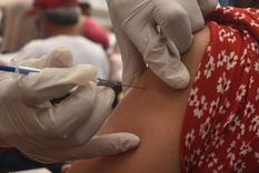 Las autoridades médicas intentan definir cuál es la mejor forma de administrar las dosis de las vacunas. Foto: GETTY IMAGES