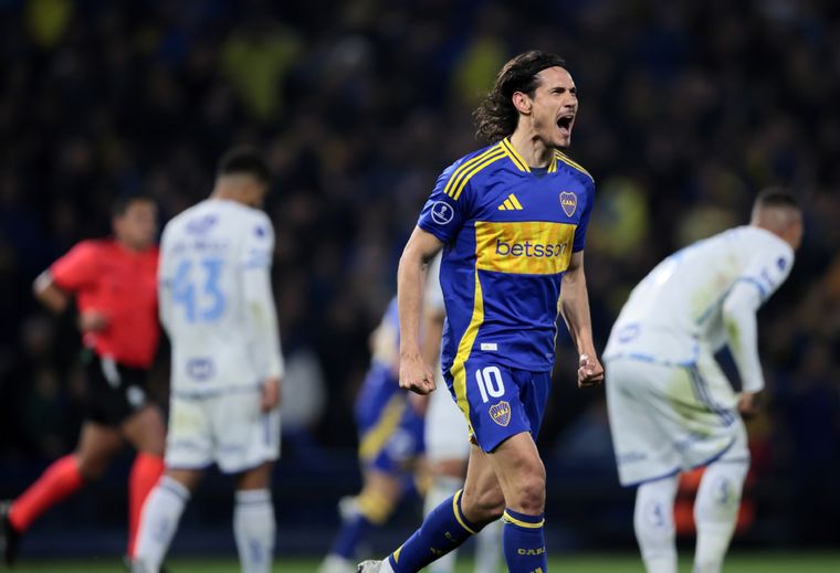 Cavani celebra el gol de Boca. Foto: FotoBaires