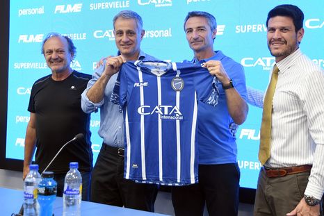 Mariano Toedtli fue presentado como DT del Tomba. Mariano Toedtli fue presentado como DT del Tomba.