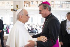 El papa León XIV y el arzobispo de Buenos Aires, monseñor Jorge García Cuerva. Foto: