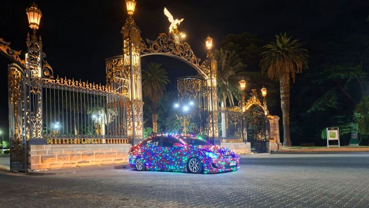 El auto que se volvió viral la Navidad de Mendoza.