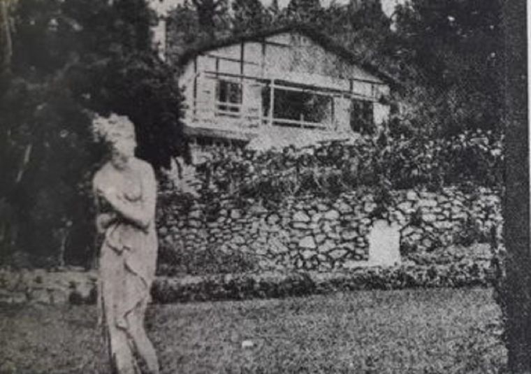 La hostería del Cerro de la Gloria en 1942. La hostería del Cerro de la Gloria en 1942.