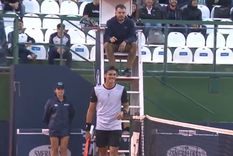 Las risas de Coria con el umpire. Foto: Captura