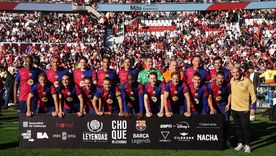 El plantel que presentó Barcelona en el Choque de Leyendas ante River en el Más Monumental. 