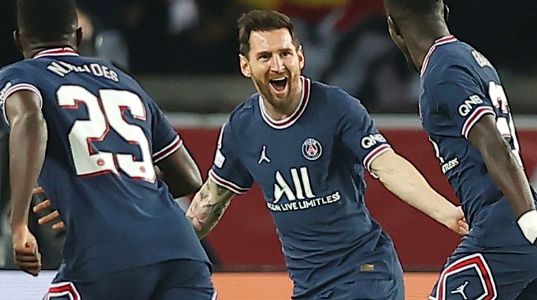 La Pulga anotó su primer tanto con el PSG Foto: EFE