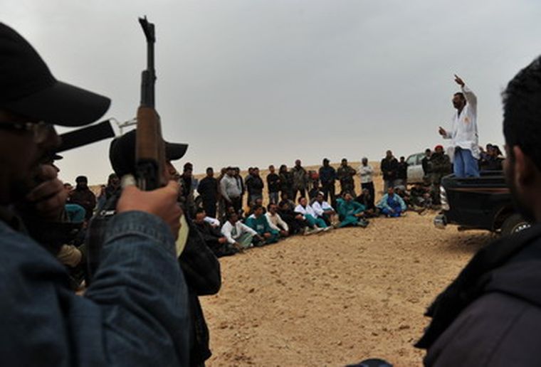 Los rebeldes libios se organizan para pelear. Foto: AFP