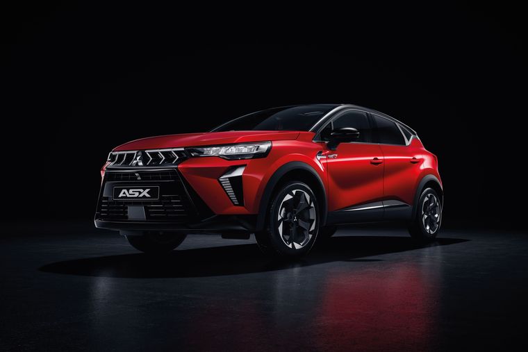 El Mitsubishi ASX tiene un motor híbrido de 1,8 litros que entrega una potencia total combinada de 160 CV, lo que representa un aumento del 10% respecto a su predecesor.