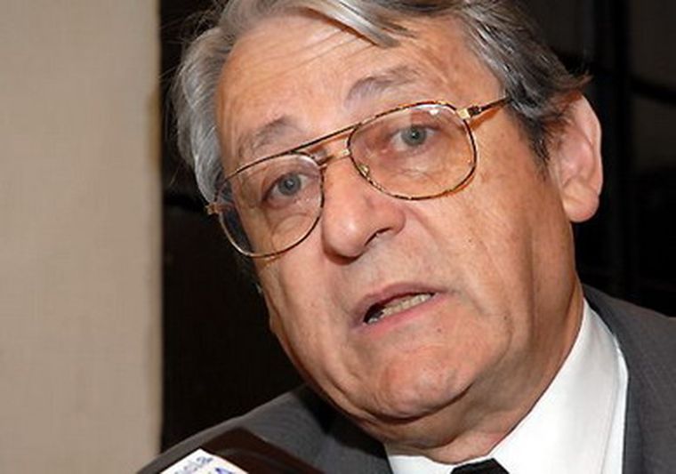 Kunkel tiene perfil bajo y lengua filosa.