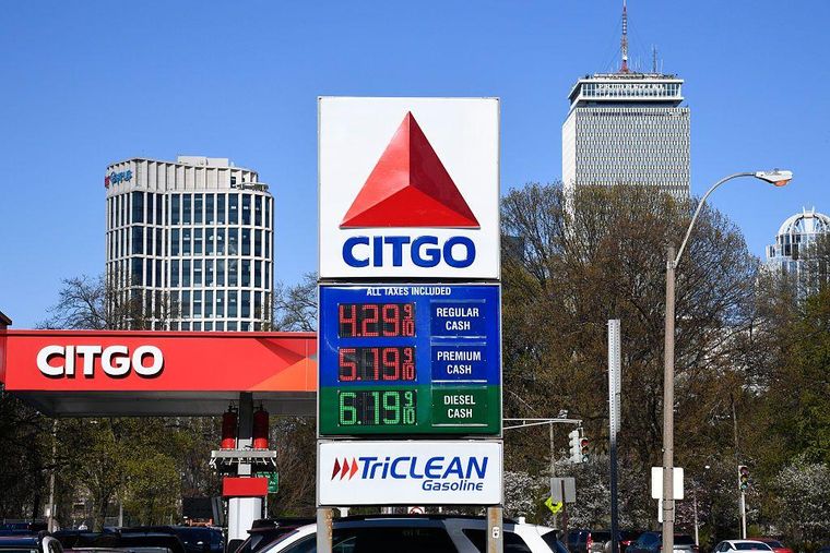 Venezuela posee refinerías propias en EE.UU. que le facilitan la venta de su petróleo en ese país.