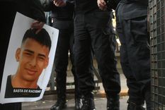 La imagen de Lucas González y la custodia policial en el último día de juicio Foto: Télam