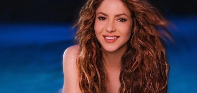 Shakira puede llevar casi cualquier look y darle un toque tan personal que lo hace único. Foto: Instagram @shakira