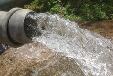 El agua que se utiliza para regadío suele extraerse de pozos. Se estima que en Mendoza hay unos 10 mil pozos abandonados. Foto: Gentileza El agua que se utiliza para regadío suele extraerse de pozos. Se estima que en Mendoza hay unos 10 mil pozos abandonados. Foto: Gentileza