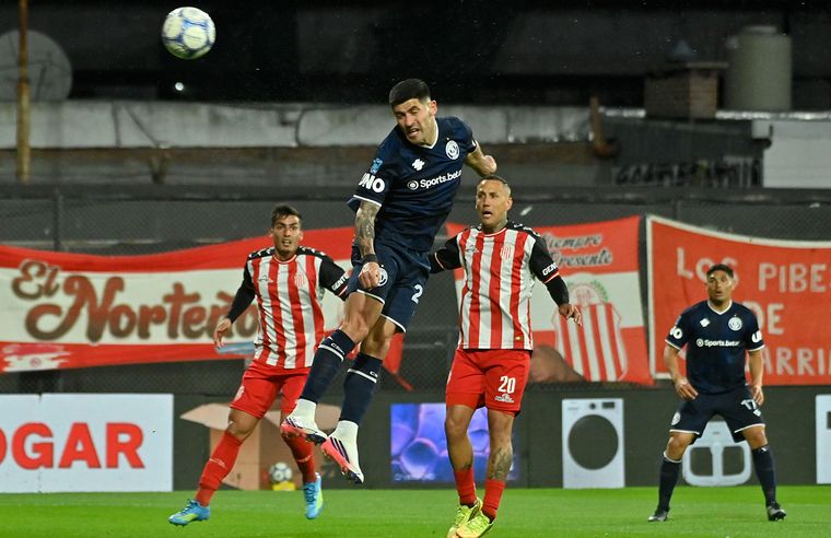 Gol de cabeza de Florentín