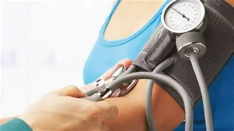 La relación entre la presión arterial y el riesgo cardiovascular es continua. La relación entre la presión arterial y el riesgo cardiovascular es continua.