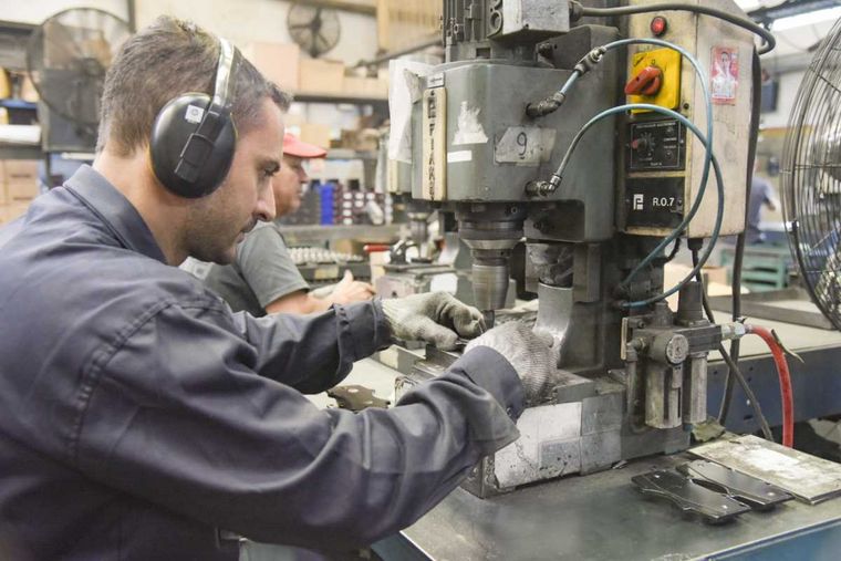 Hay crédito, pero nunca es sencillo calificar para las pequeñas y medianas empresas. Foto: NA