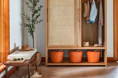 MDZol | Una entrada luminosa, ordenada y sin desorden. Foto: Crédito de la imagen: Chad Mellon en Studio Mellon / Estilismo Kara Perlis