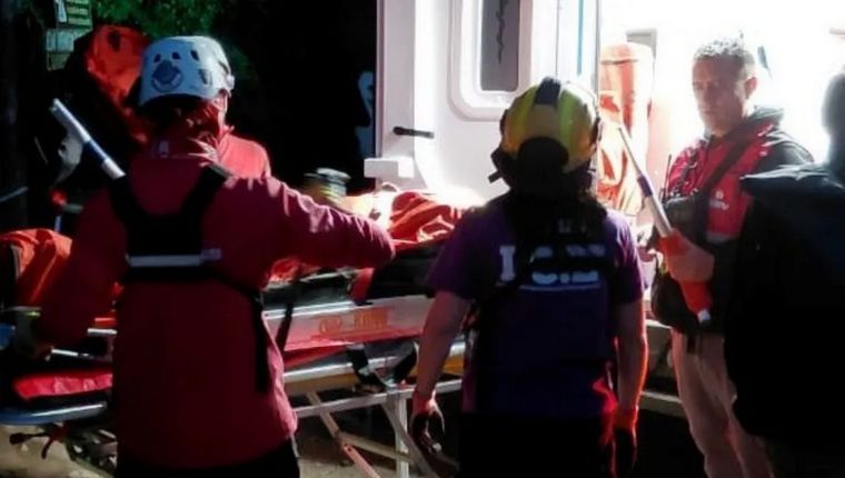 Una mujer que recorría la senda hacia el Mirador Bandurrias, en el Parque Nacional Lanín, sufrió una lesión en la cadera y debió ser evacuada de urgencia.