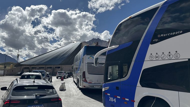 El paso a Chile sigue operativo, tras un fin de semana con más de 3.000 egresos en una sola jornada.