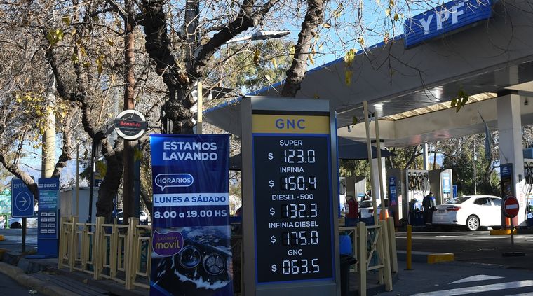 Así seguirán estando los precios en las estaciones de Mendoza. Foto: ALF PONCE MERCADO / MDZ