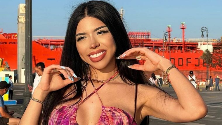 Yeri Mua cautivó con su look en los Premios Heat 2023.