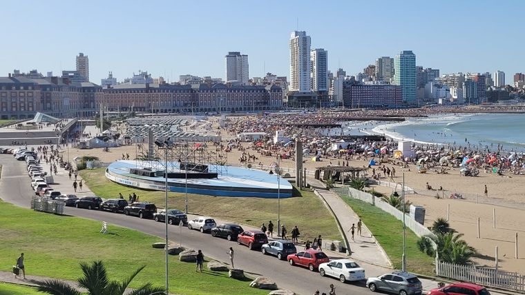 El FIFA Fan Fest de Mar del Plata tendrá pantallas hacia la plaza y hacia el mar para permitir a más gente ver el encuentro