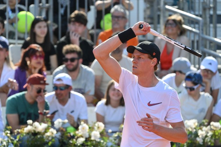 Jannik Sinner se prepara para debutar en Roma. Foto: EFE
