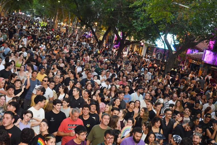 Todos los años, el evento convoca a cientos de mendocinos y turistas. Todos los años, el evento convoca a cientos de mendocinos y turistas.