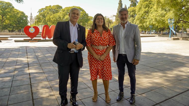Gustavo Capone, Mariana Juri e Iván Martínez. Gustavo Capone, Mariana Juri e Iván Martínez.