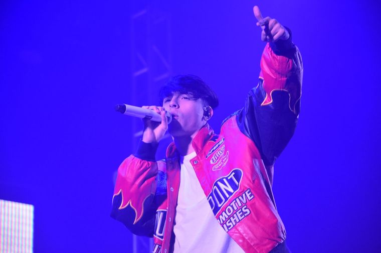 Rusherking durante un show en vivo