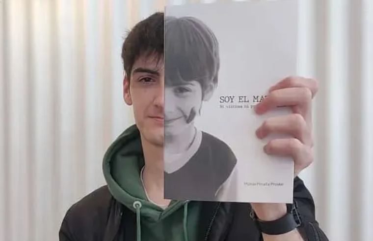 Escribe su libro porque quiere ayudar a otros jóvenes adoptados que hayan tenido experiencias similares a la suya. Escribe su libro porque quiere ayudar a otros jóvenes adoptados que hayan tenido experiencias similares a la suya.