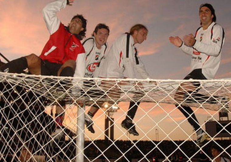 Maipú festejó el ascenso como pocos. Foto: MDZ