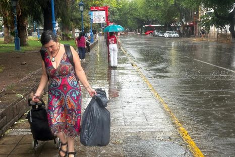 La tormenta que afectó a Mendoza provocó el corte del suministro eléctrico en una gran cantidad de usuarios. La tormenta que afectó a Mendoza provocó el corte del suministro eléctrico en una gran cantidad de usuarios.