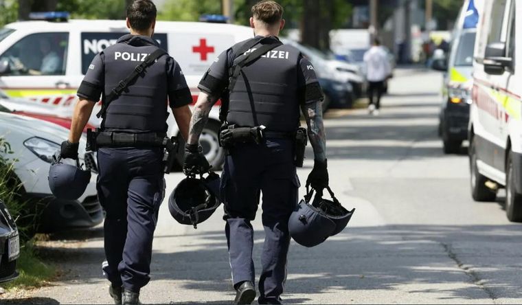 En Austria, la Policía se hizo cargo de la situación tras el tiroteo. Foto: Dpa