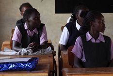 alumnas Kenia Imagen meramente ilustrativa de alumnas de un colegio de Kenia. Foto: BuildingKenya. alumnas Kenia Imagen meramente ilustrativa de alumnas de un colegio de Kenia. Foto: BuildingKenya.