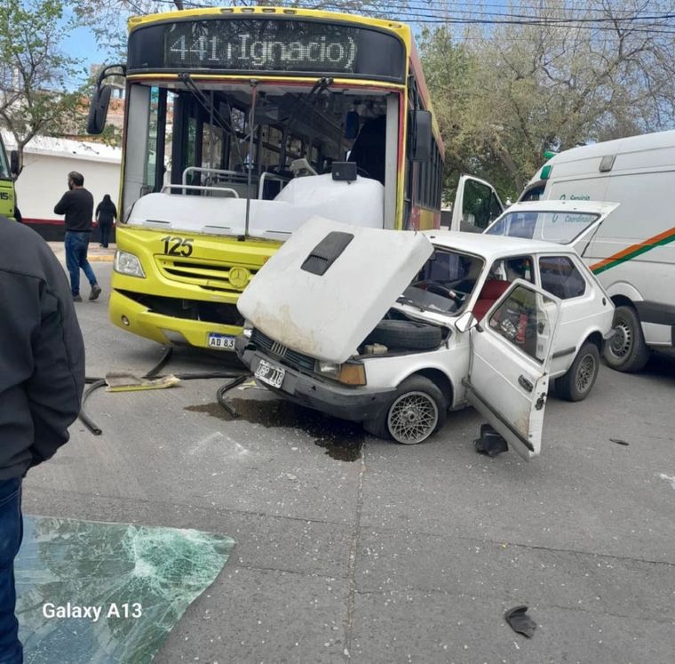Los vehículos involucrados tras el accidente Foto: MDZ
