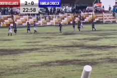 El partido se jugó a pesar de las condiciones climáticas y los rayos. Foto: Captura de video El partido se jugó a pesar de las condiciones climáticas y los rayos. Foto: Captura de video