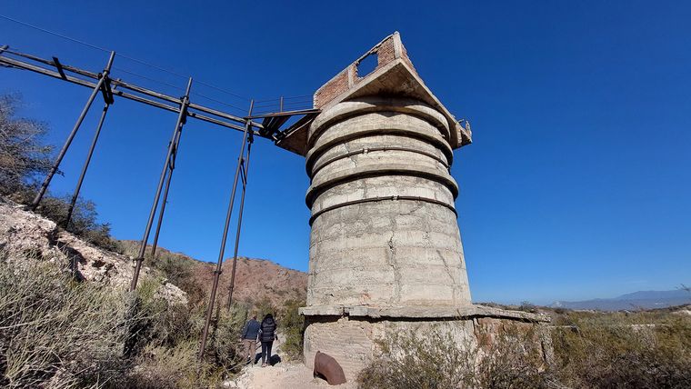 El horno de fundición que utilizaban los mineros hasta mediados de la década del 50. El horno de fundición que utilizaban los mineros hasta mediados de la década del 50.