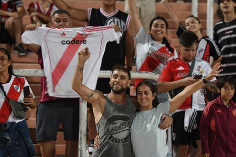 A pesar del elevado precio de las entradas, los hinchas neutrales acompañaron a River en el Malvinas Argentinas frente a Independiente Rivadavia el 2 de marzo pasado. A pesar del elevado precio de las entradas, los hinchas neutrales acompañaron a River en el Malvinas Argentinas frente a Independiente Rivadavia el 2 de marzo pasado.