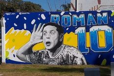 la historia de un mural increible en honor a riquelme en una estacion emblematica la historia de un mural increible en honor a riquelme en una estacion emblematica