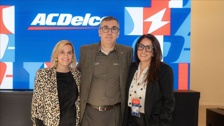 Silvina Melidoni - Gerente Comercial de Post Venta GM Argentina, Paraguay y Uruguay. Daniel A. Álvarez - Gerente Senior Operaciones de Post Venta GM Sudamérica. Carolina Gotter - Gerente Senior Comercial Autopartes & Agro Mercado Libre Argentina