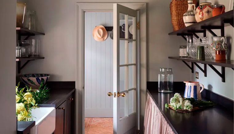 La decoración desechable es una tendencia que se repite cada año y consiste en una decoración barata y producida en masa. En términos de medio ambiente ésto puede acabar costando más a largo plazo,