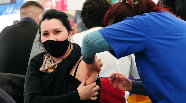 En algunas semanas estará circulando el virus de la variante delta. Foto: ALF PONCE MERCADO / MDZ