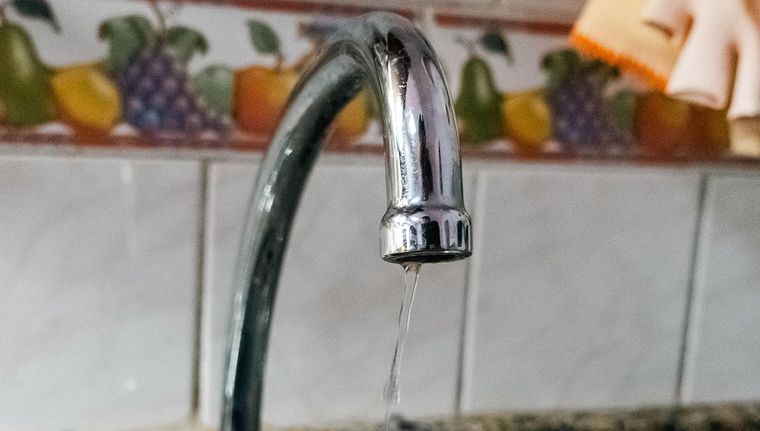 Las tormentas afectaron el servicio de agua potable este viernes. Foto: Santiago Tagua/MDZ