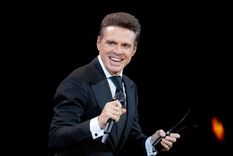 en su momento, Luis Miguel apoyo al polémico expresidente de México, Carlos Salinas Gortari. Foto: Internet